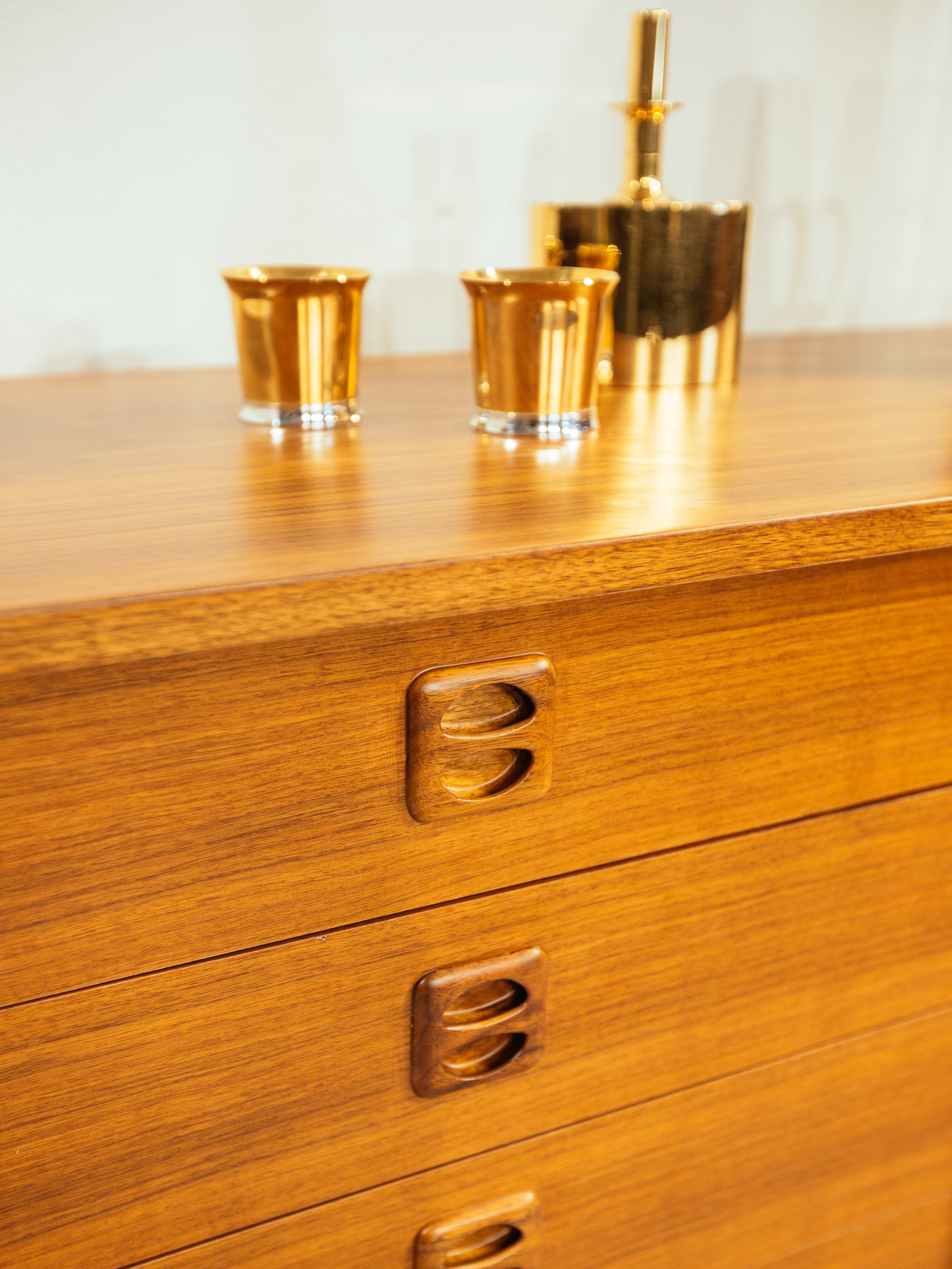 Eric Wörtz tasarımı , teak ağacı konsol 